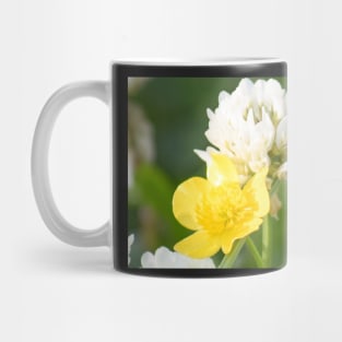 bee with flowers Mug